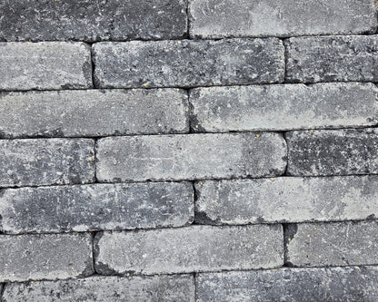 Betonpflaster Bobbio – Pflasterriegel anthrazit, getrommelt, 200/50/70mm